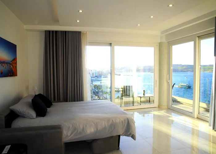 New Seafront Apartment - Spectacular Views